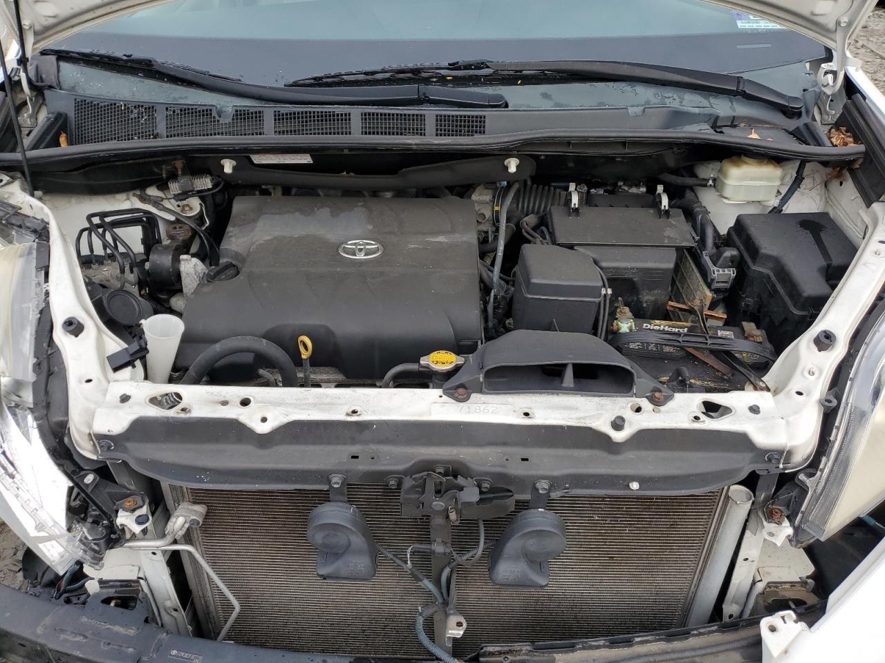 2015 TOYOTA SIENNA