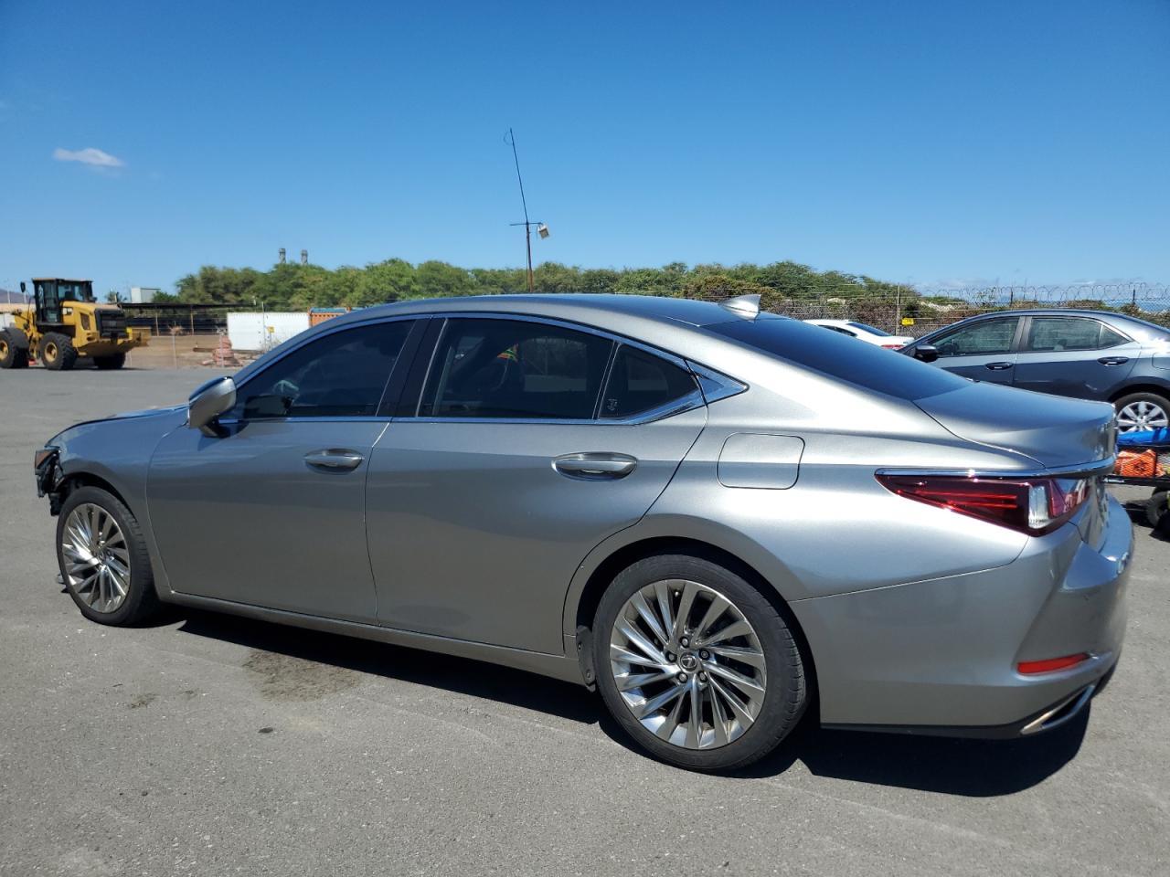 2019 LEXUS Es