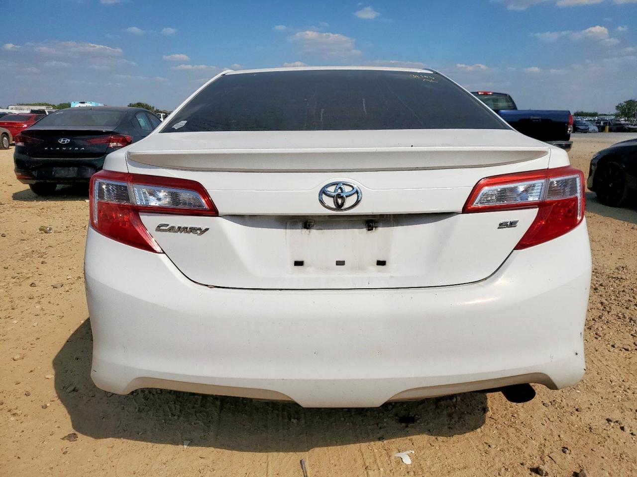 2014 TOYOTA CAMRY