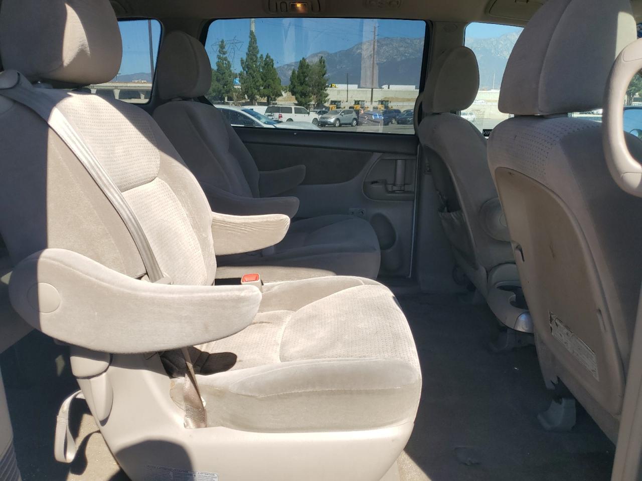 2010 TOYOTA SIENNA