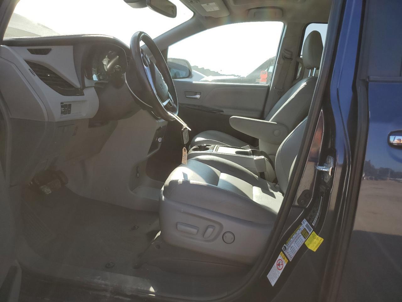 2018 TOYOTA SIENNA