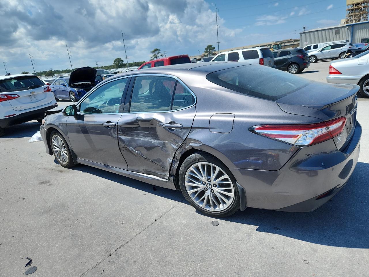 2018 TOYOTA CAMRY