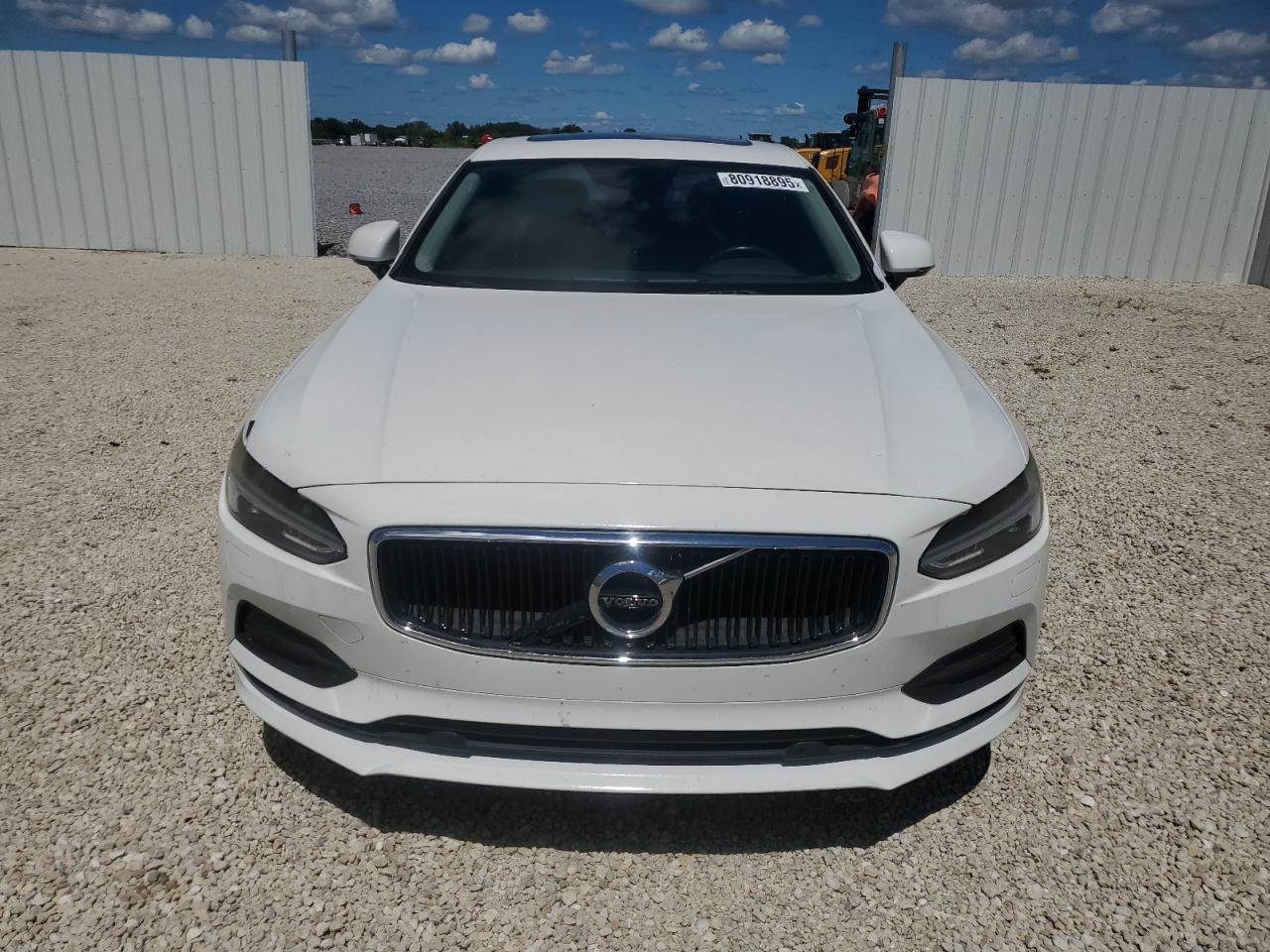2017 VOLVO S90