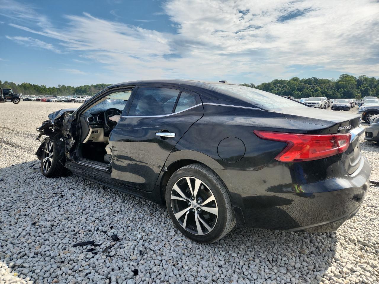 2016 NISSAN Maxima