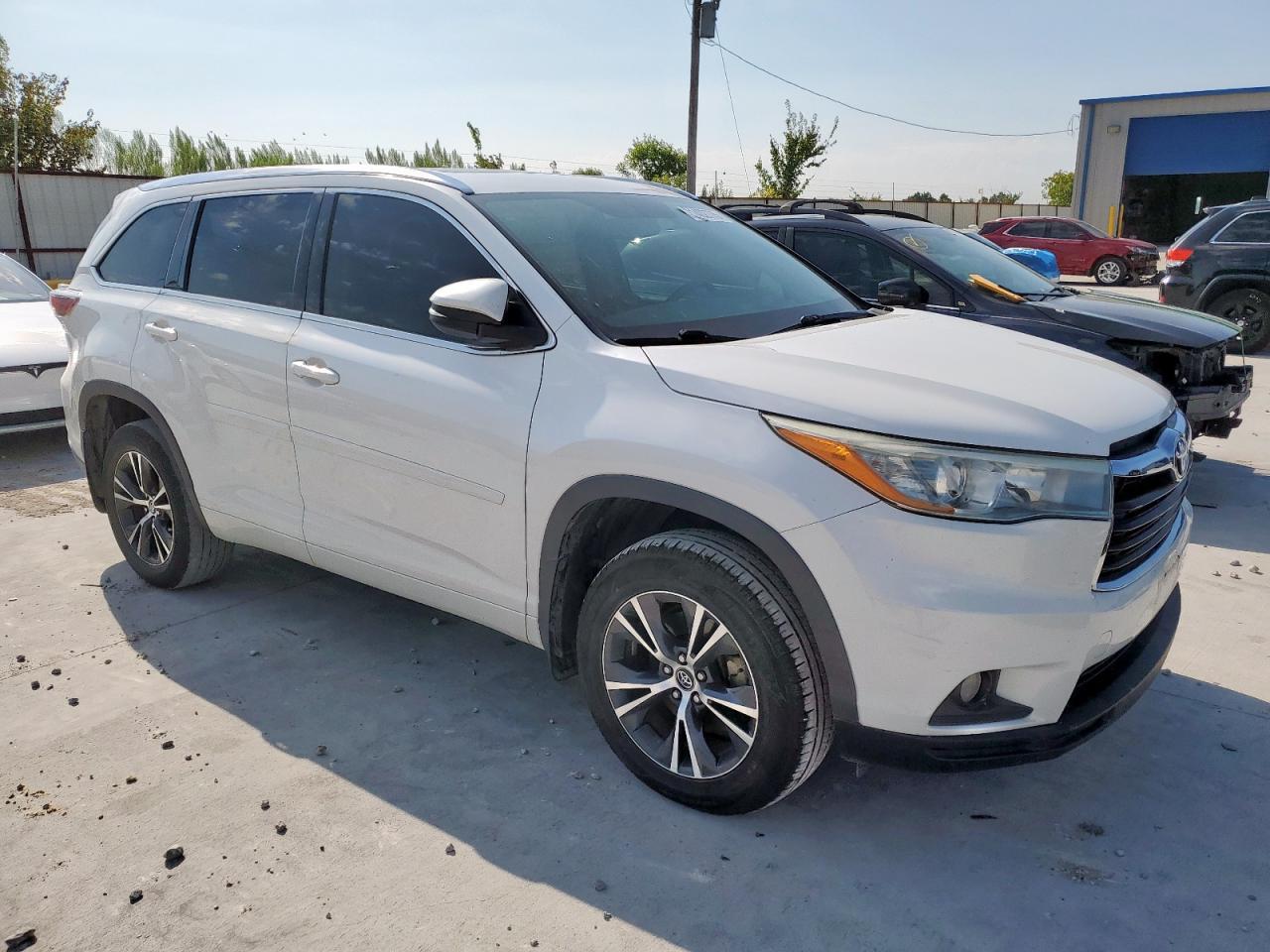 2016 TOYOTA HIGHLANDER