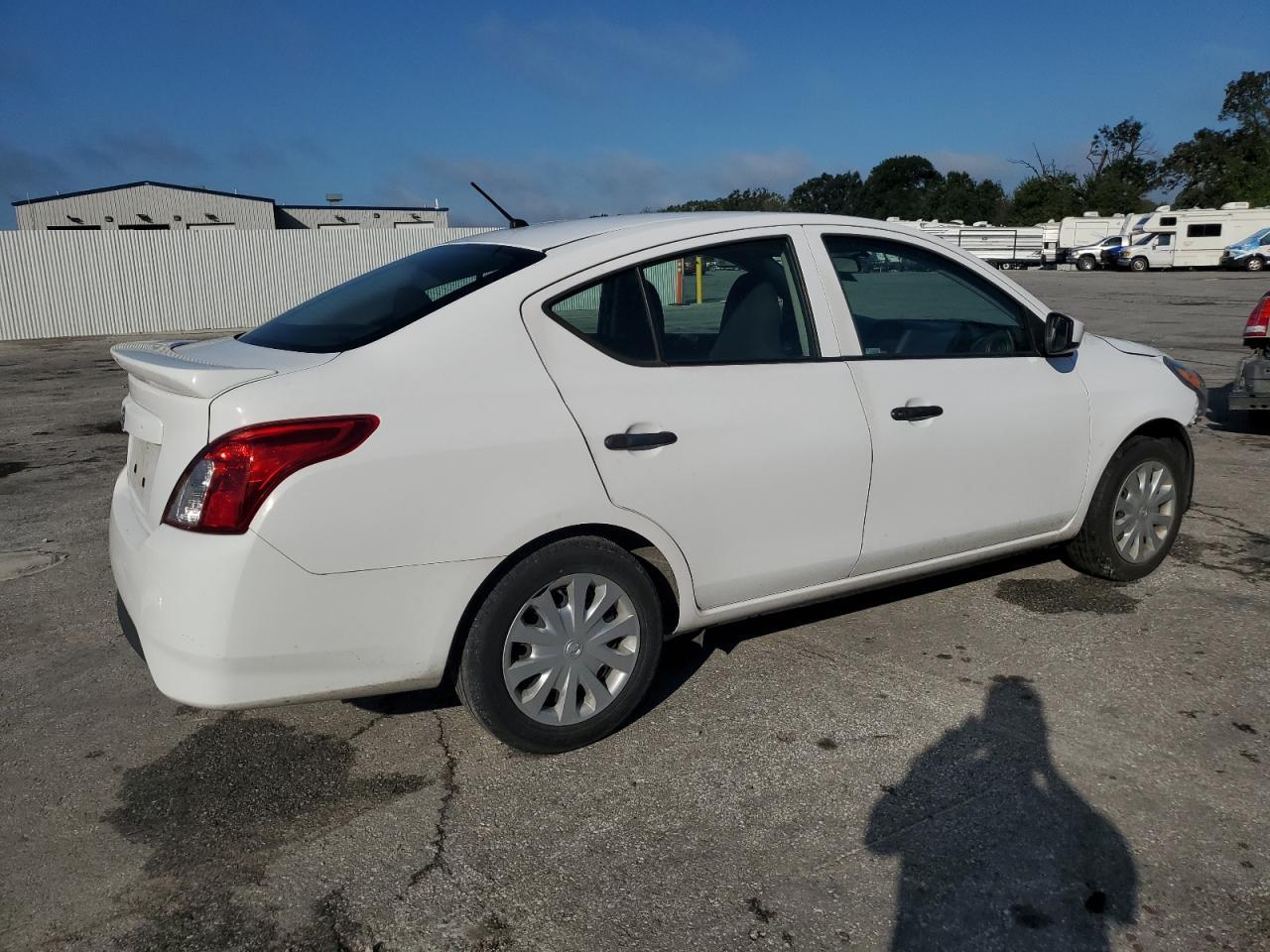 2017 NISSAN VERSA