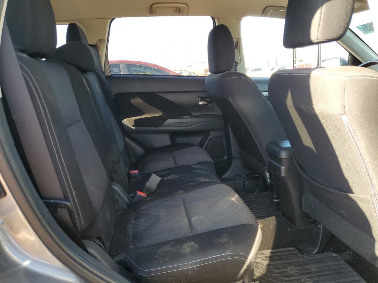 2016 MITSUBISHI outlander