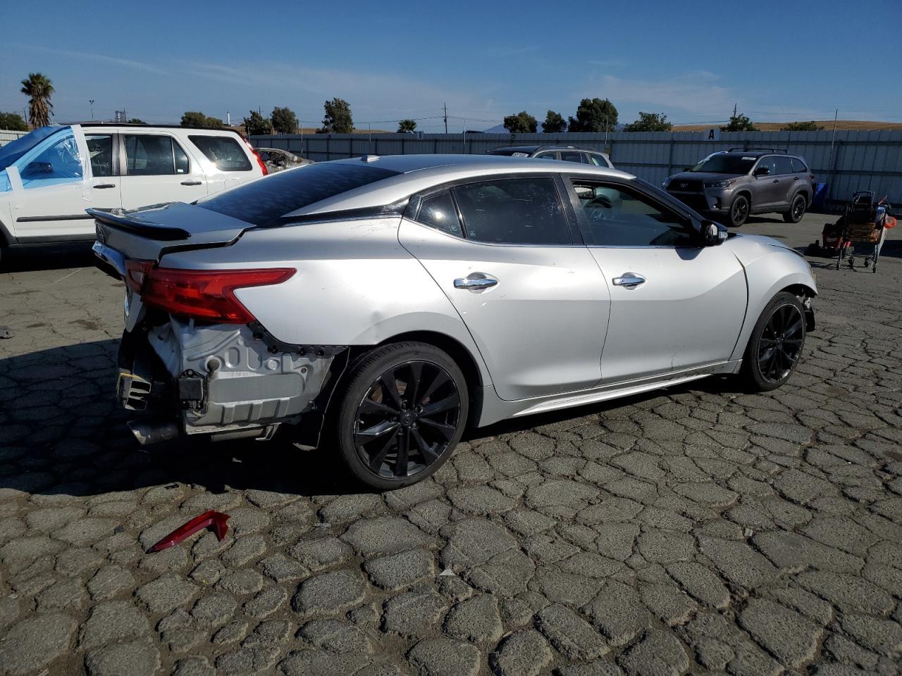 2016 NISSAN Maxima