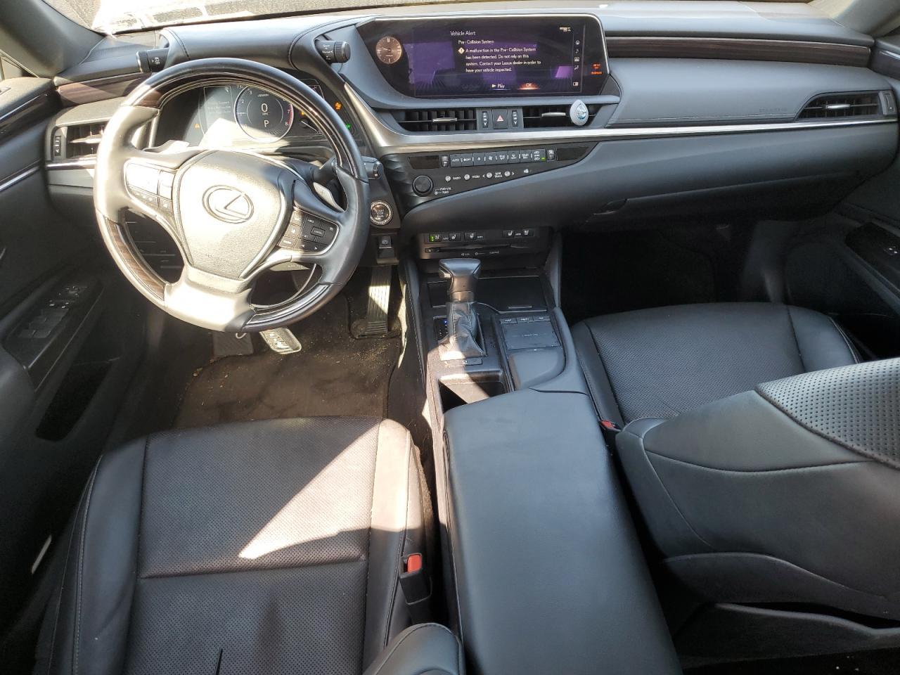 2019 LEXUS Es