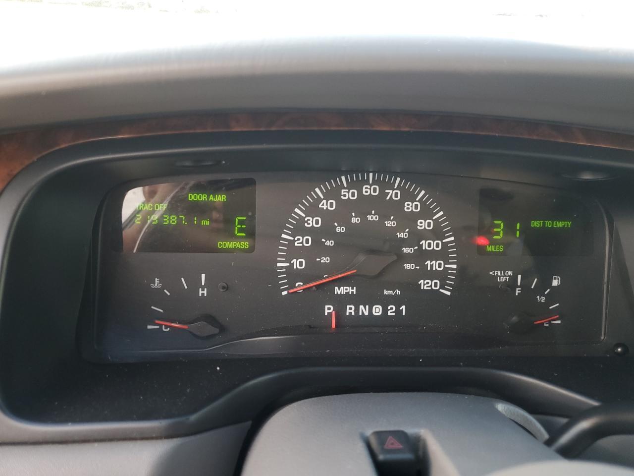 2002 LINCOLN Town Car