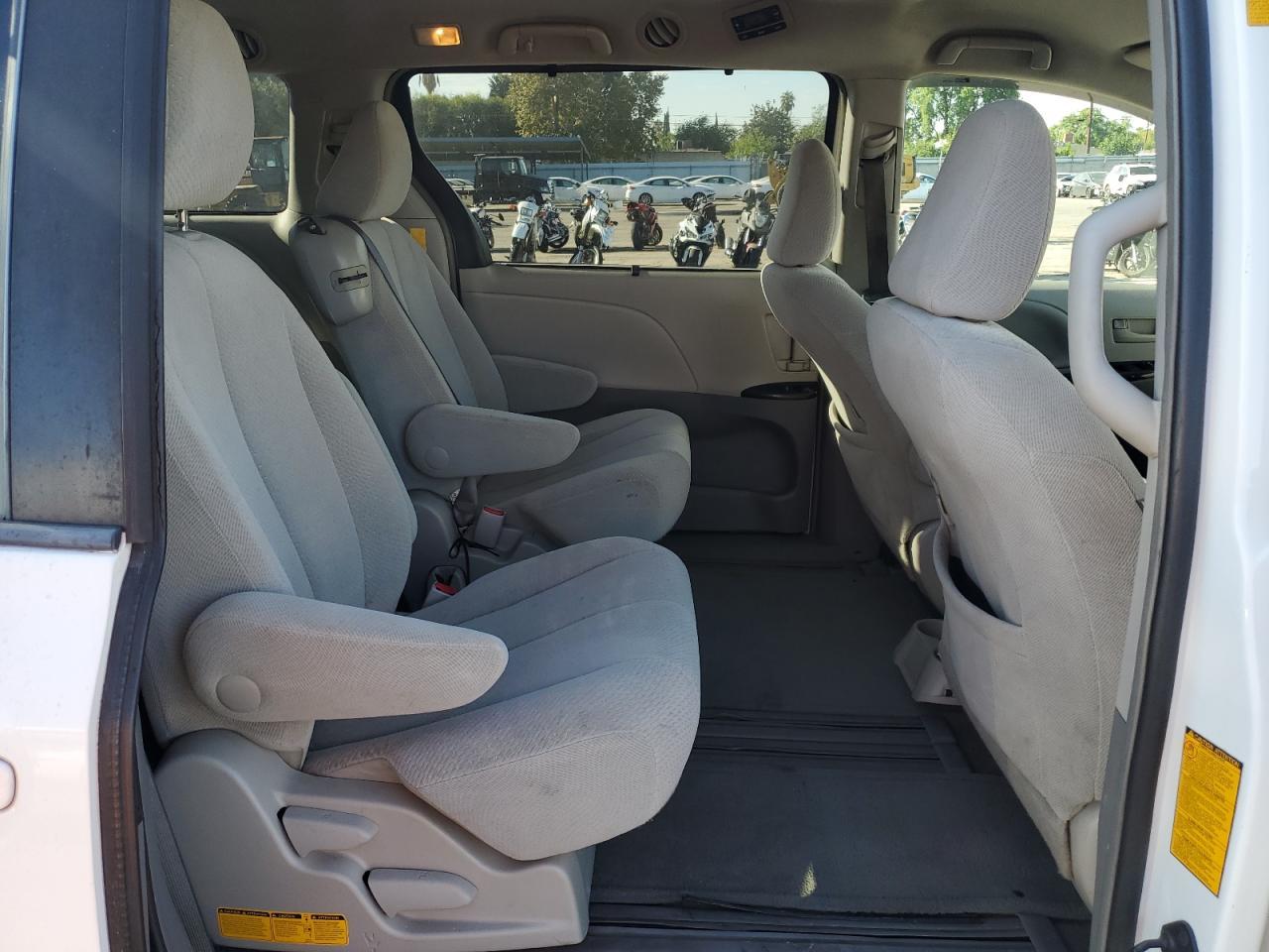 2014 TOYOTA SIENNA