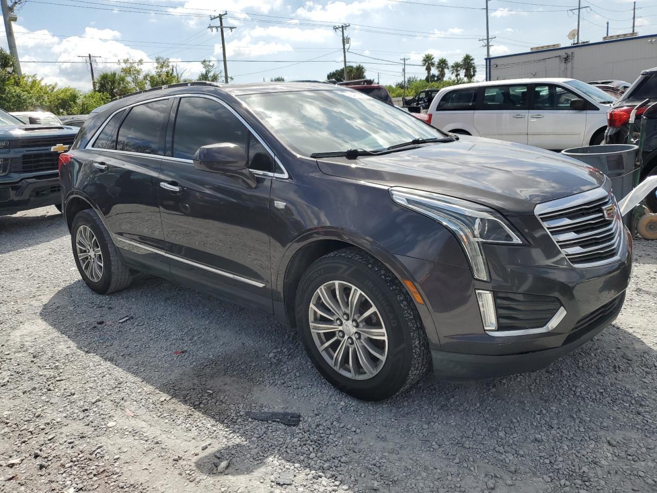 2017 CADILLAC XT5