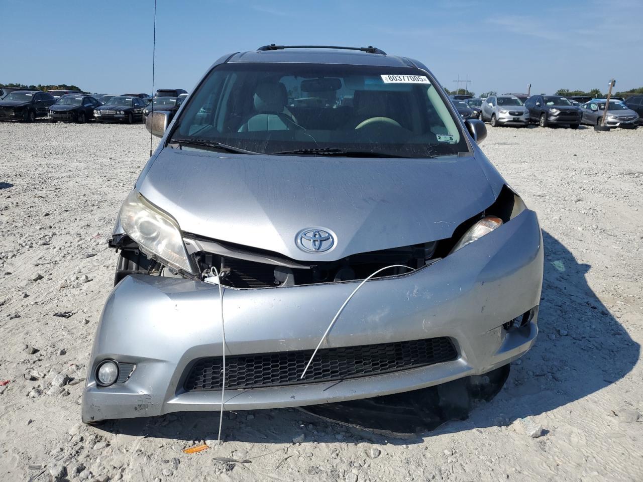 2013 TOYOTA SIENNA