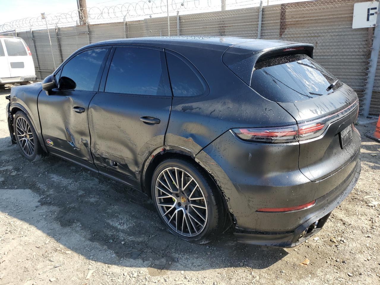 2019 PORSCHE CAYENNE