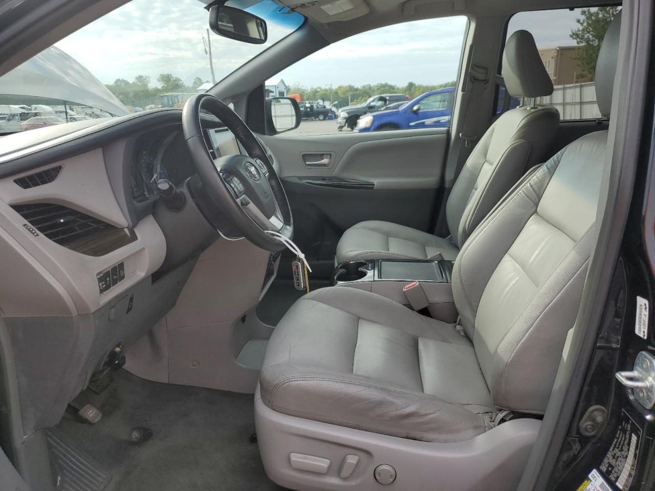 2017 TOYOTA SIENNA