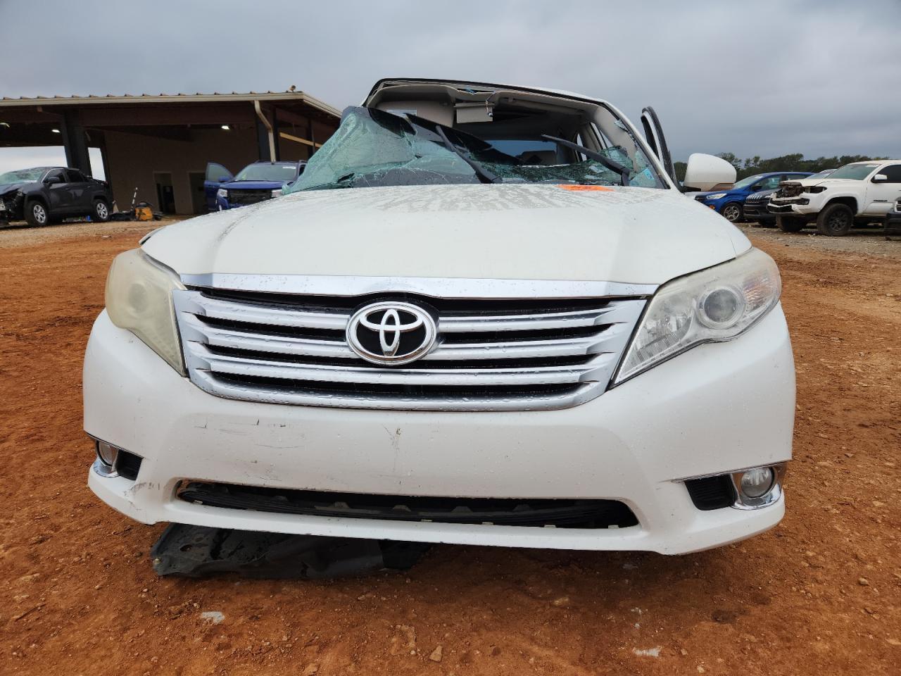 2011 TOYOTA Avalon