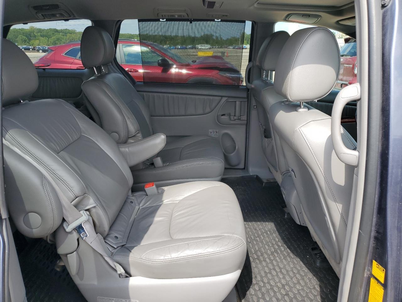 2010 TOYOTA SIENNA