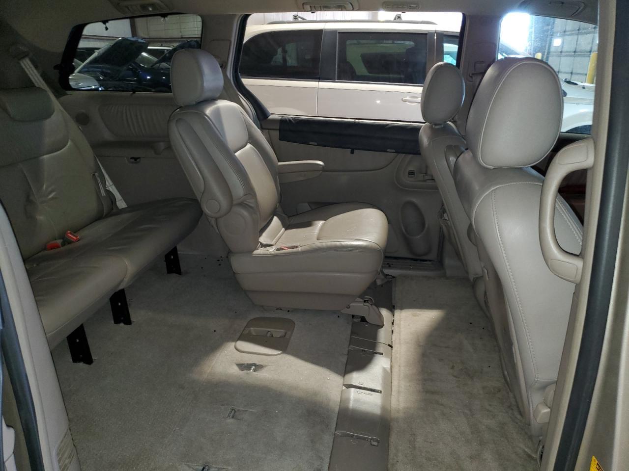 2004 TOYOTA SIENNA