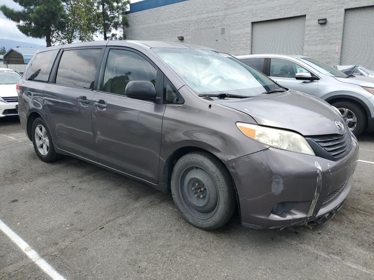 2011 TOYOTA SIENNA
