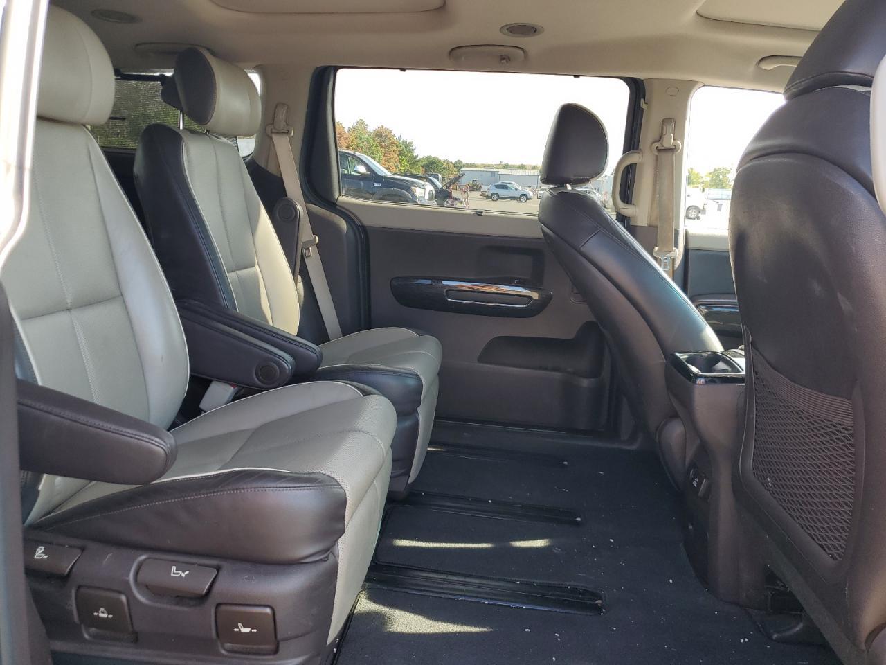 2016 KIA SEDONA