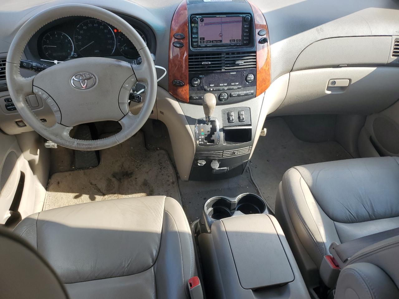 2009 TOYOTA SIENNA