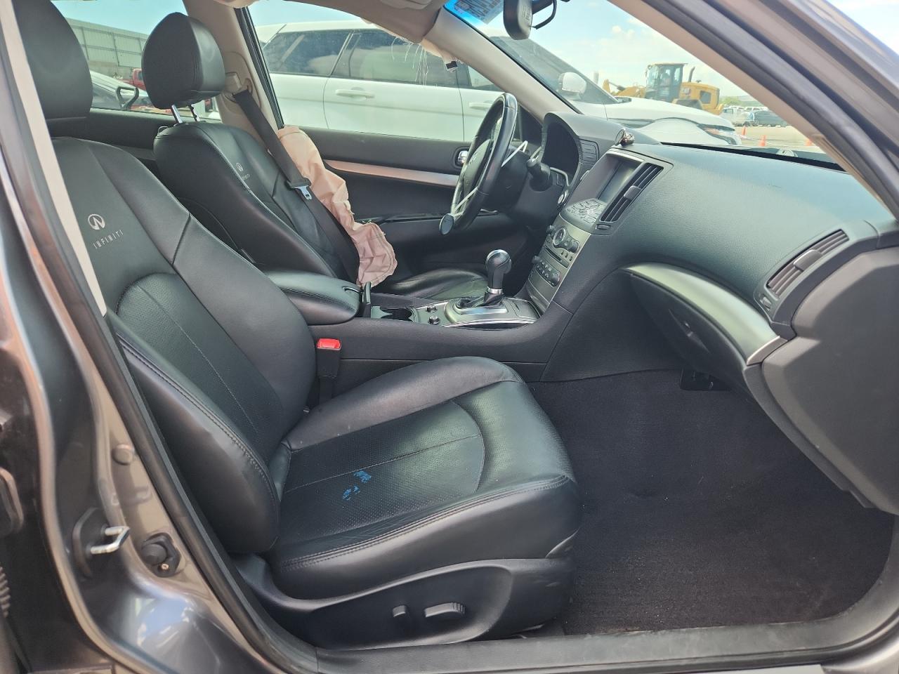 2013 INFINITI G37