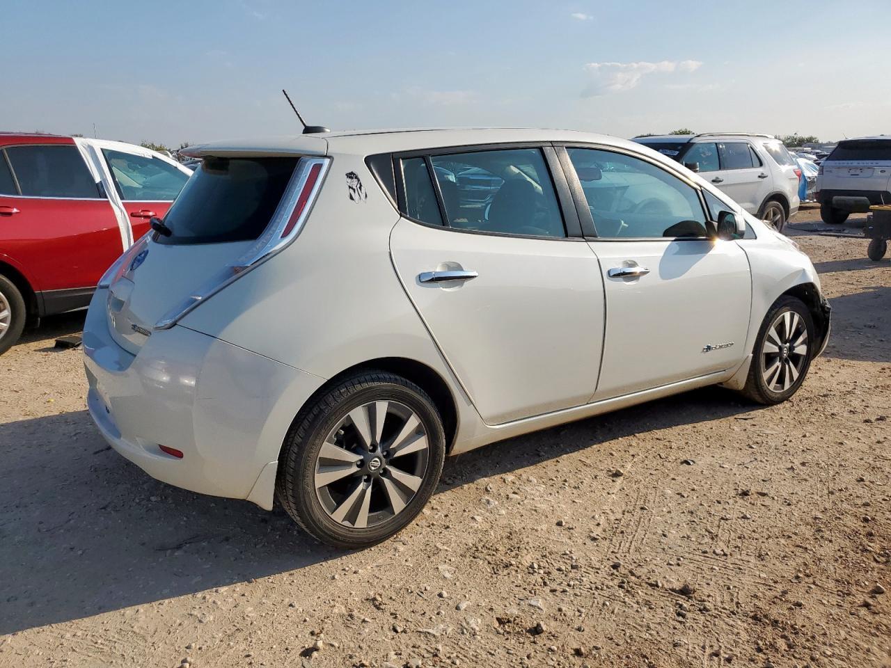 2016 NISSAN LEAF