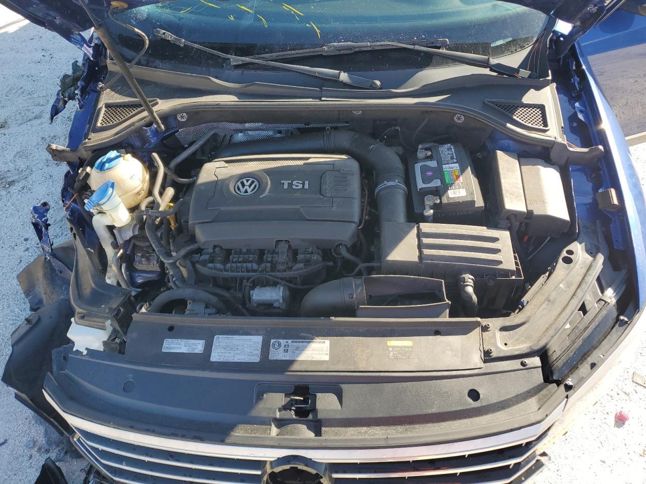2017 VOLKSWAGEN Passat