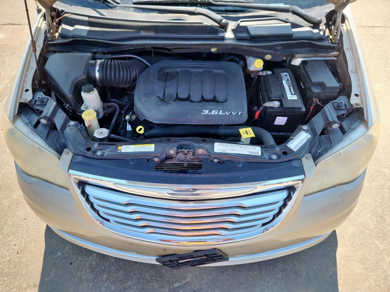 2012 CHRYSLER Town & Country