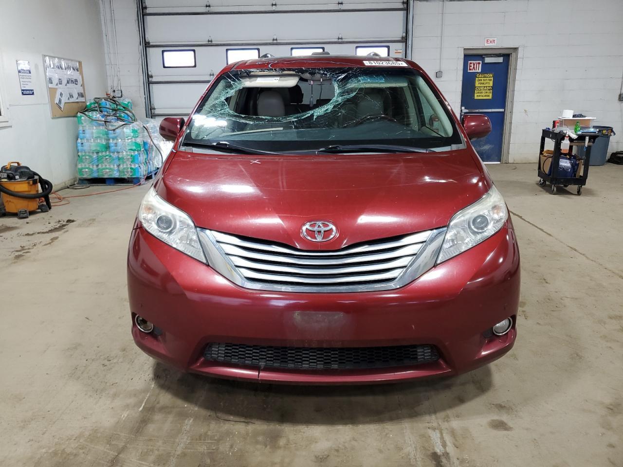 2012 TOYOTA SIENNA