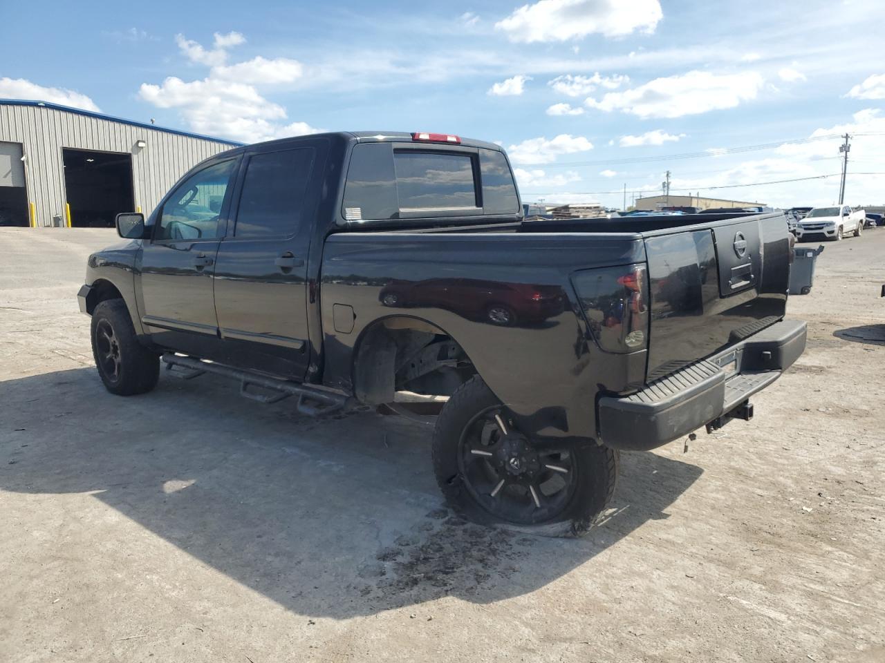 2010 NISSAN Titan