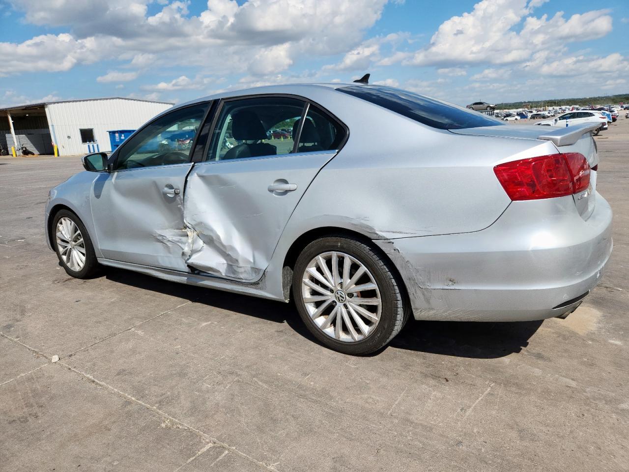 2011 VOLKSWAGEN JETTA