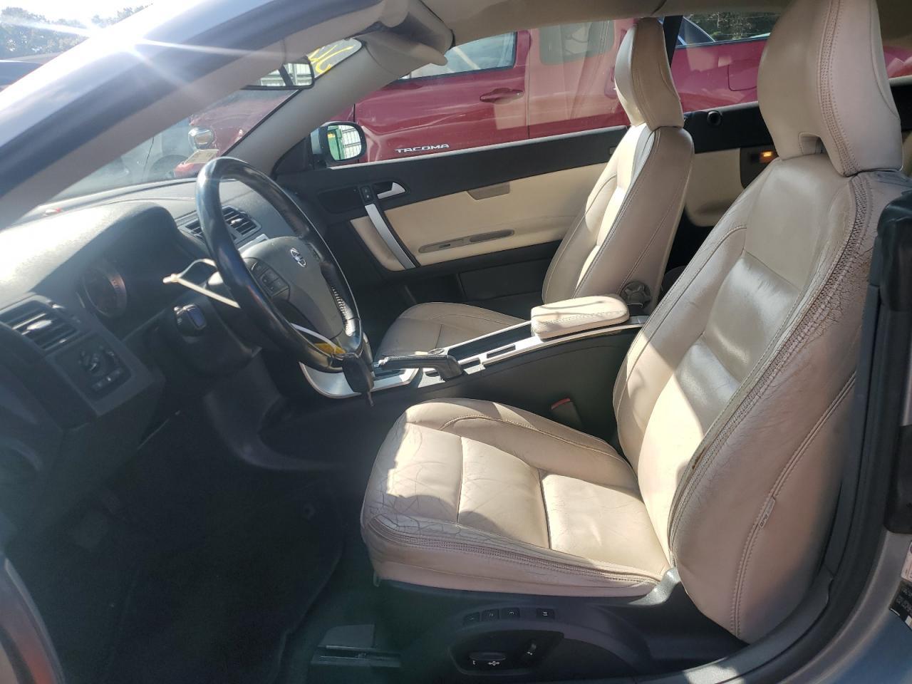 2011 VOLVO C70