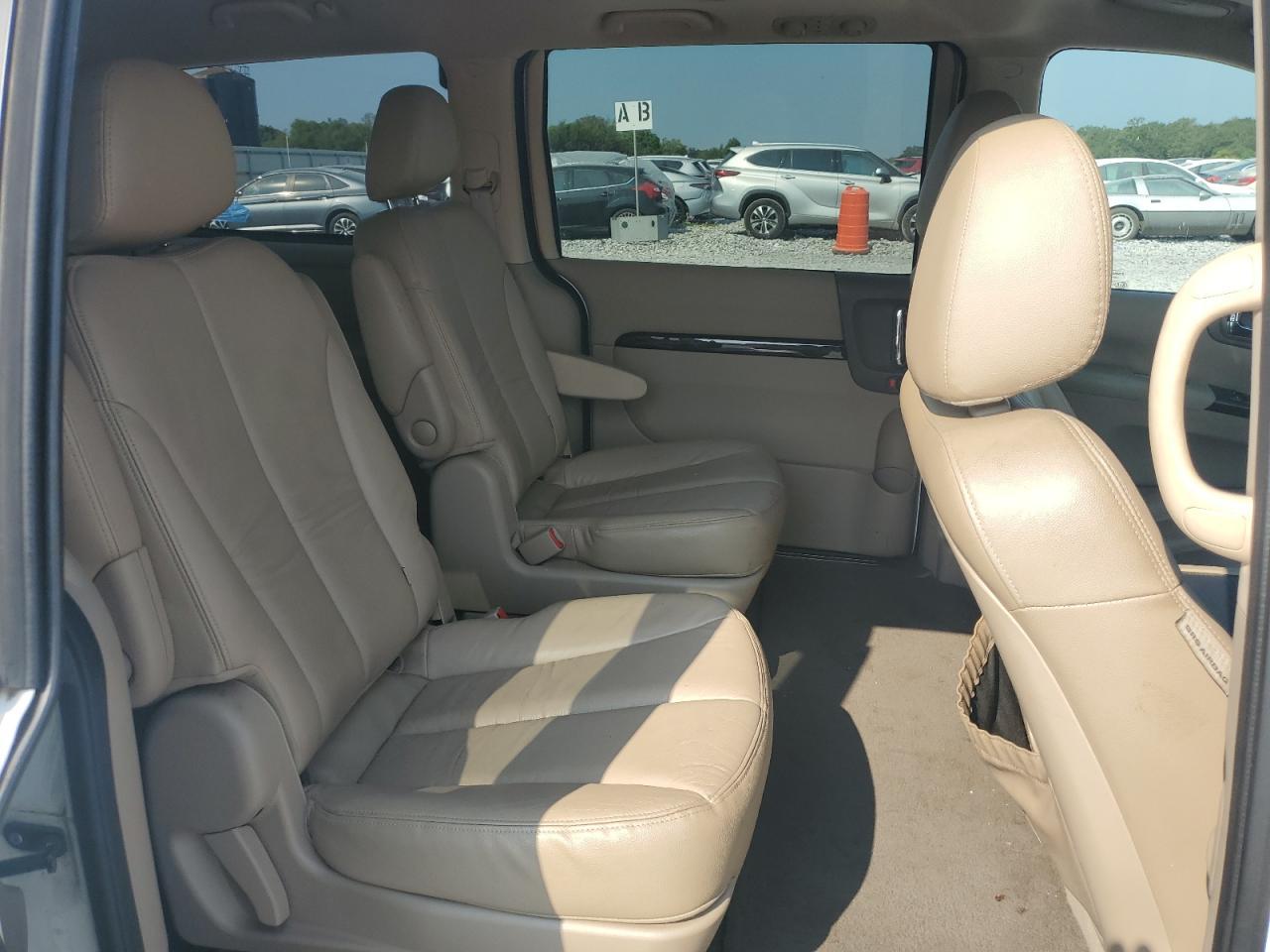 2014 KIA SEDONA