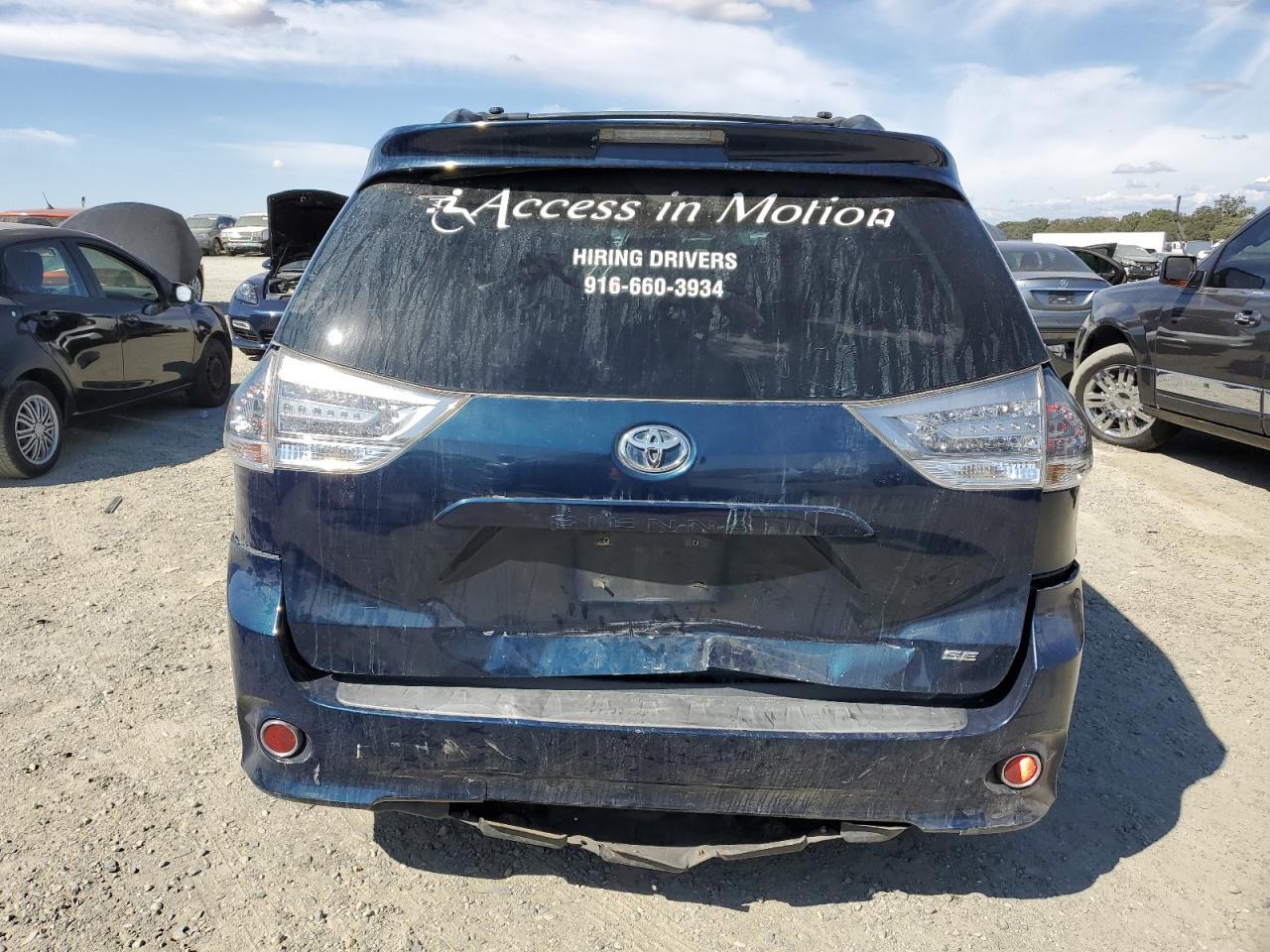 2011 TOYOTA SIENNA