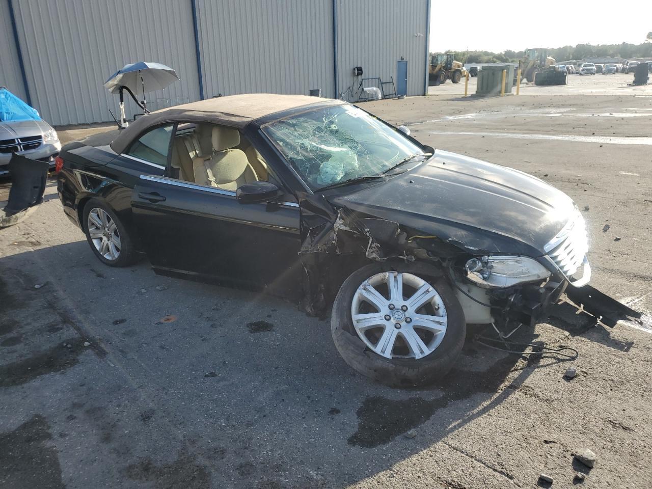 2011 CHRYSLER 200