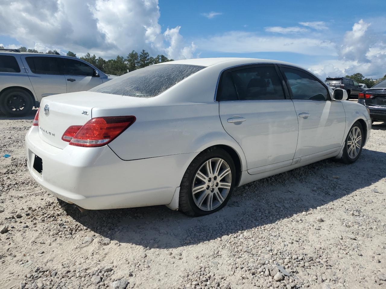2005 TOYOTA Avalon