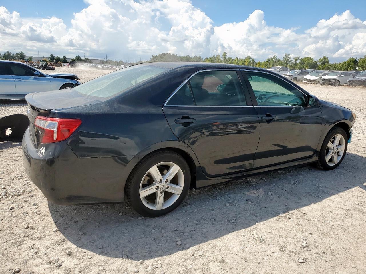 2014 TOYOTA CAMRY