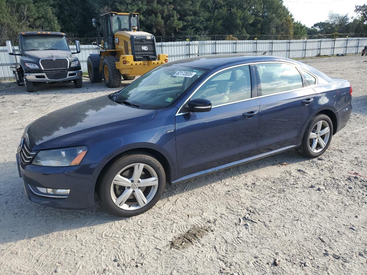 2015 VOLKSWAGEN Passat