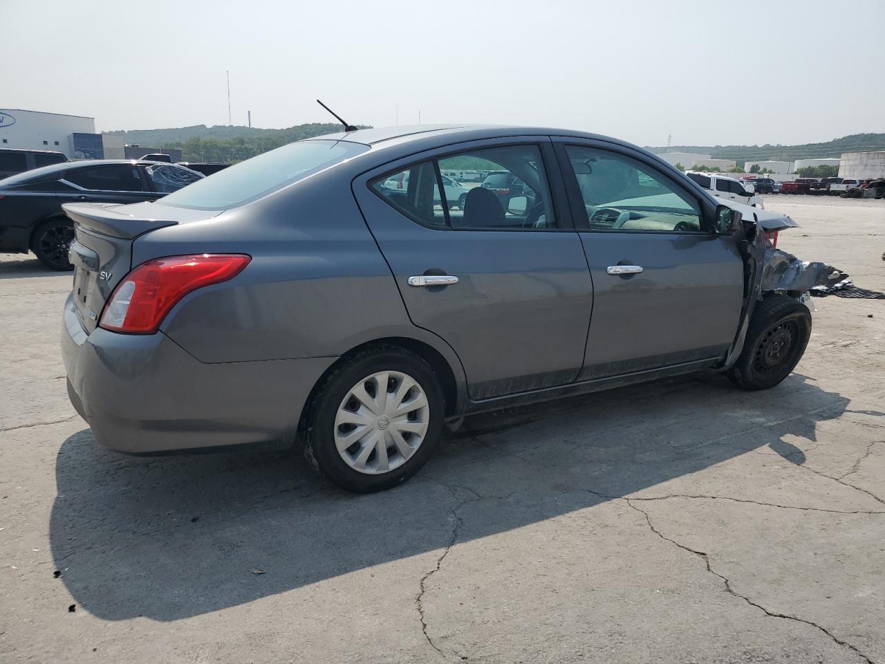 2016 NISSAN VERSA