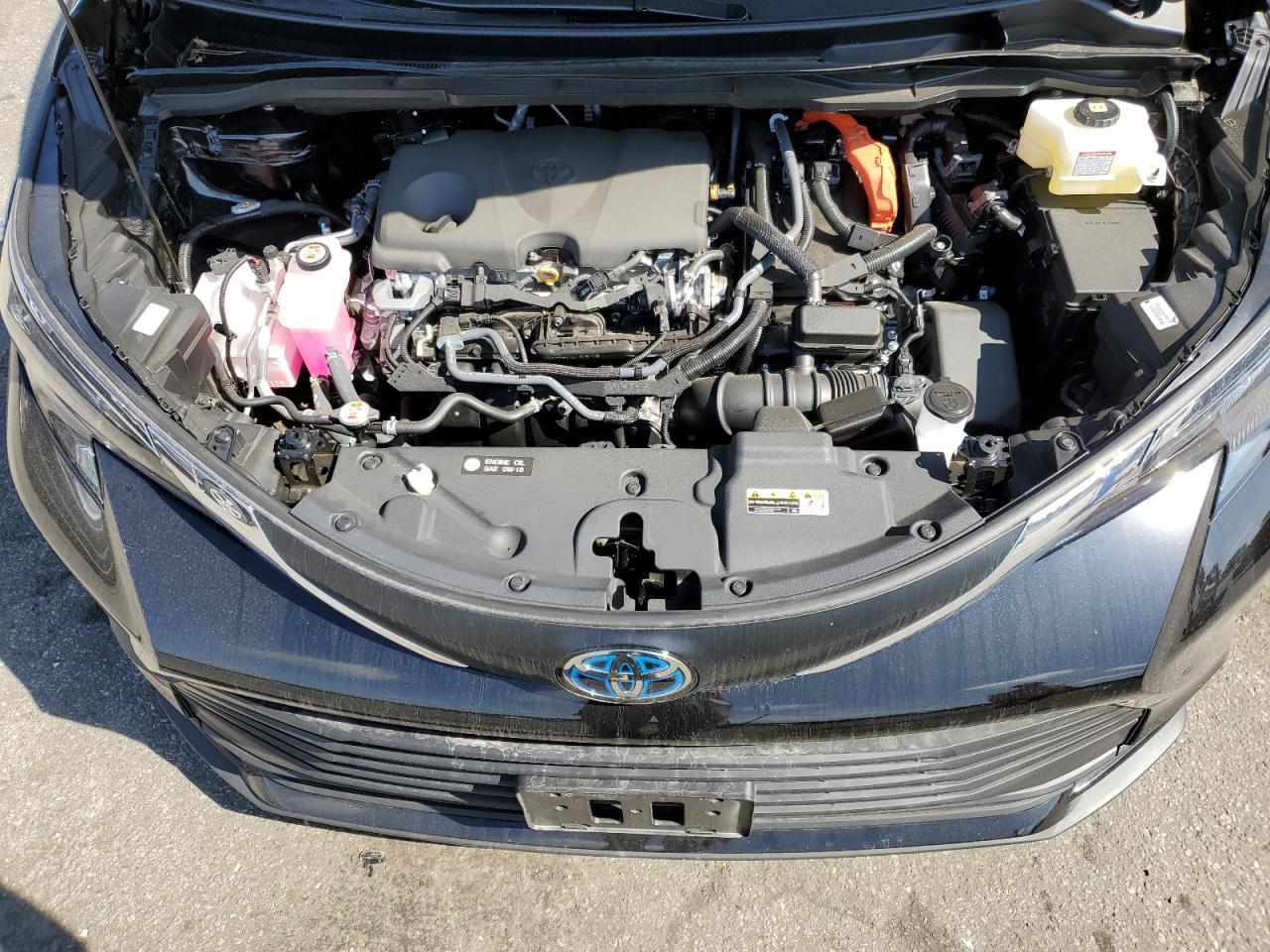 2025 TOYOTA SIENNA