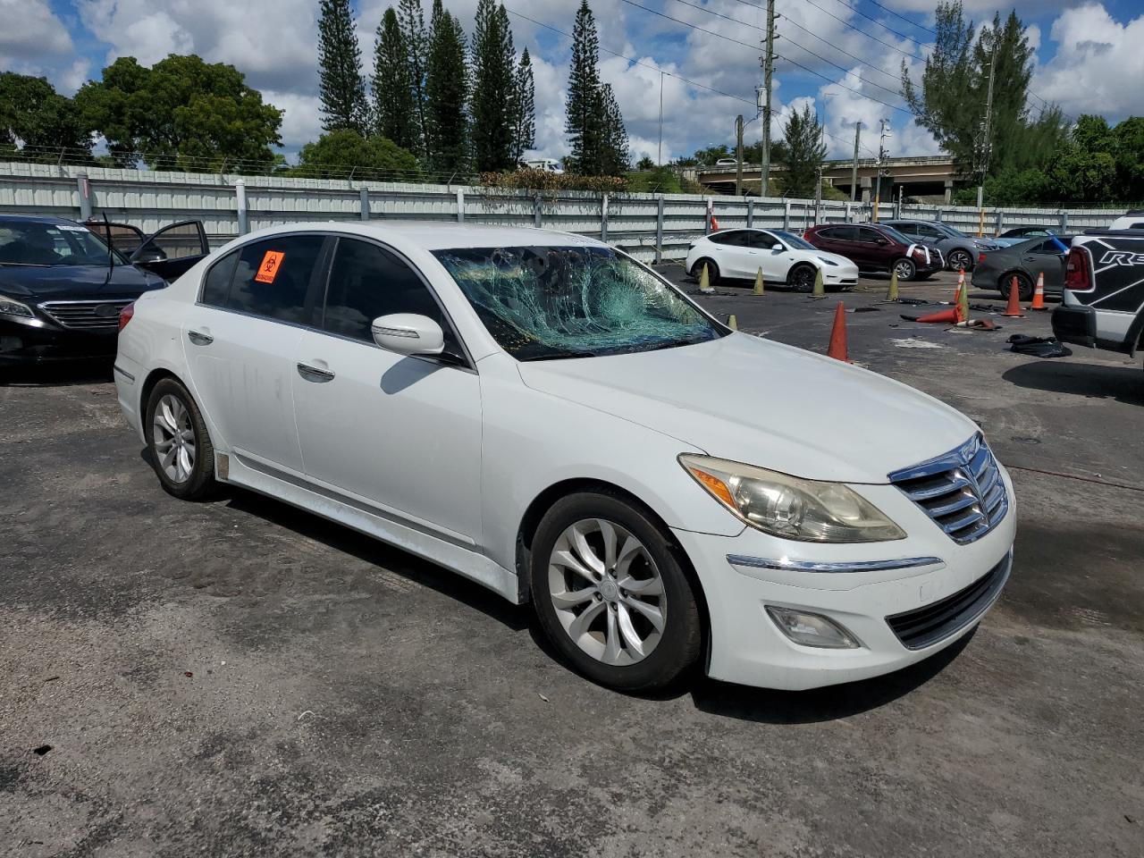 2013 HYUNDAI GENESIS