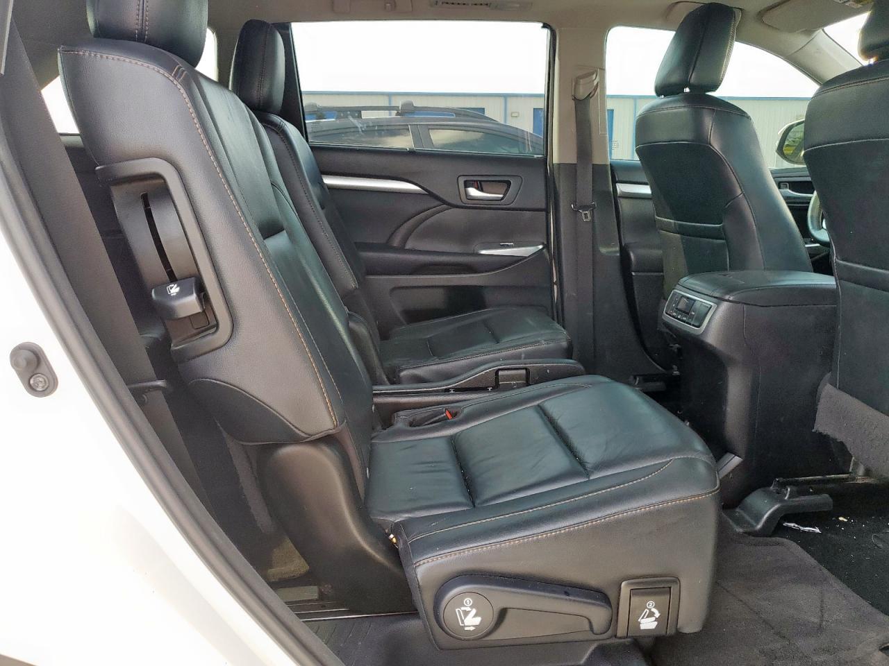 2016 TOYOTA HIGHLANDER