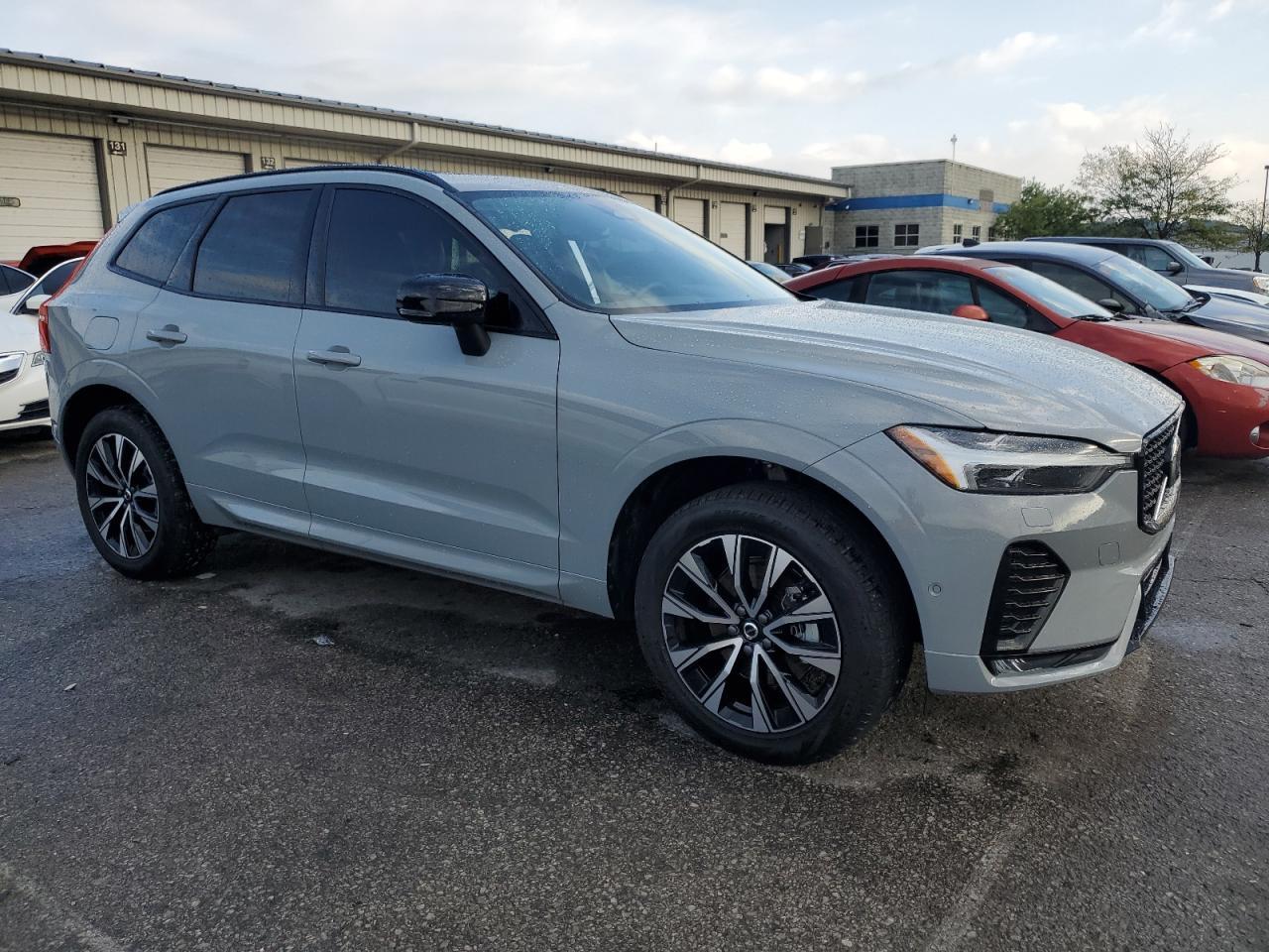 2025 VOLVO XC60