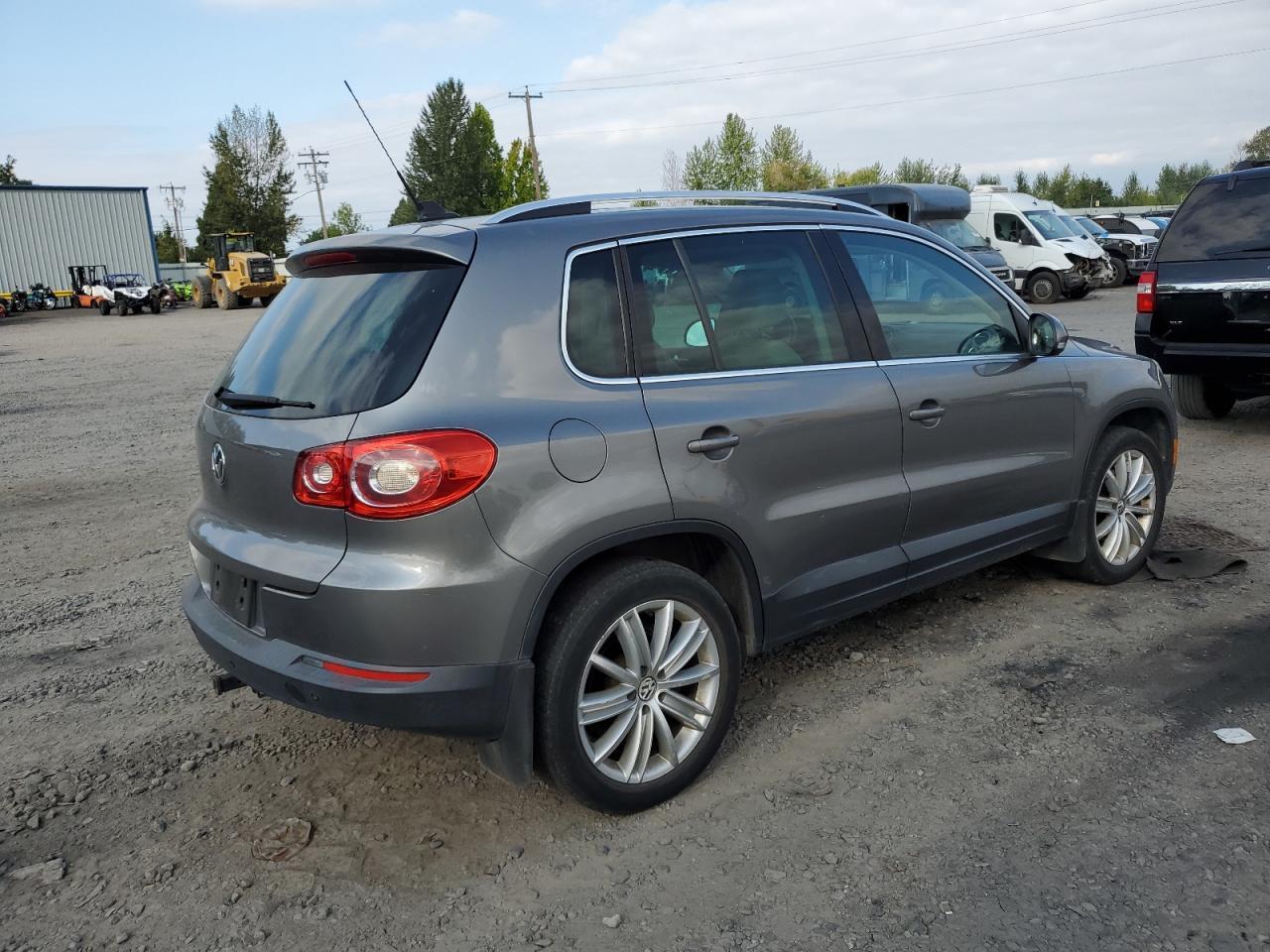 2011 VOLKSWAGEN TIGUAN