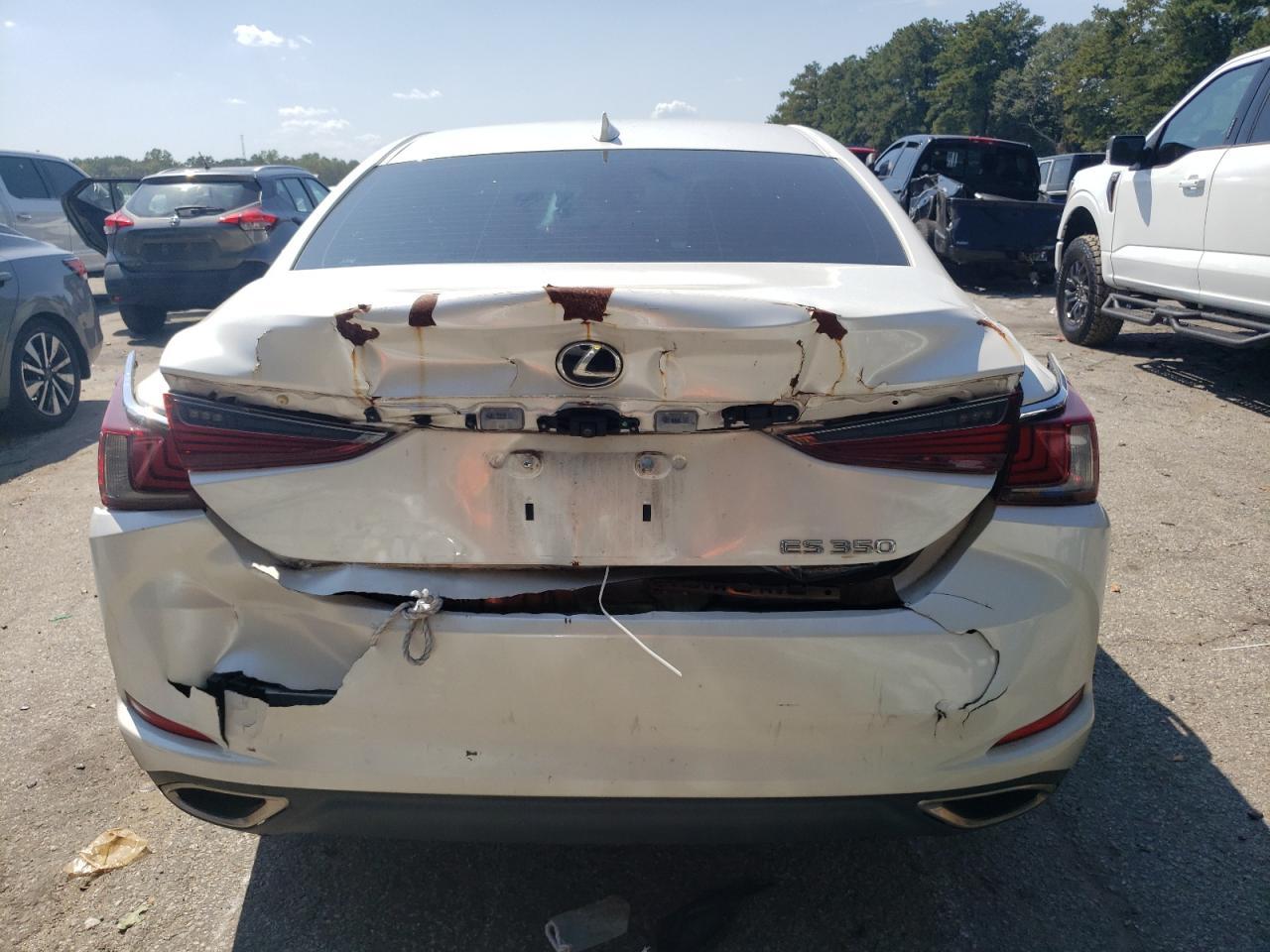 2019 LEXUS Es