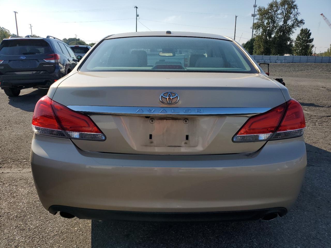 2011 TOYOTA Avalon
