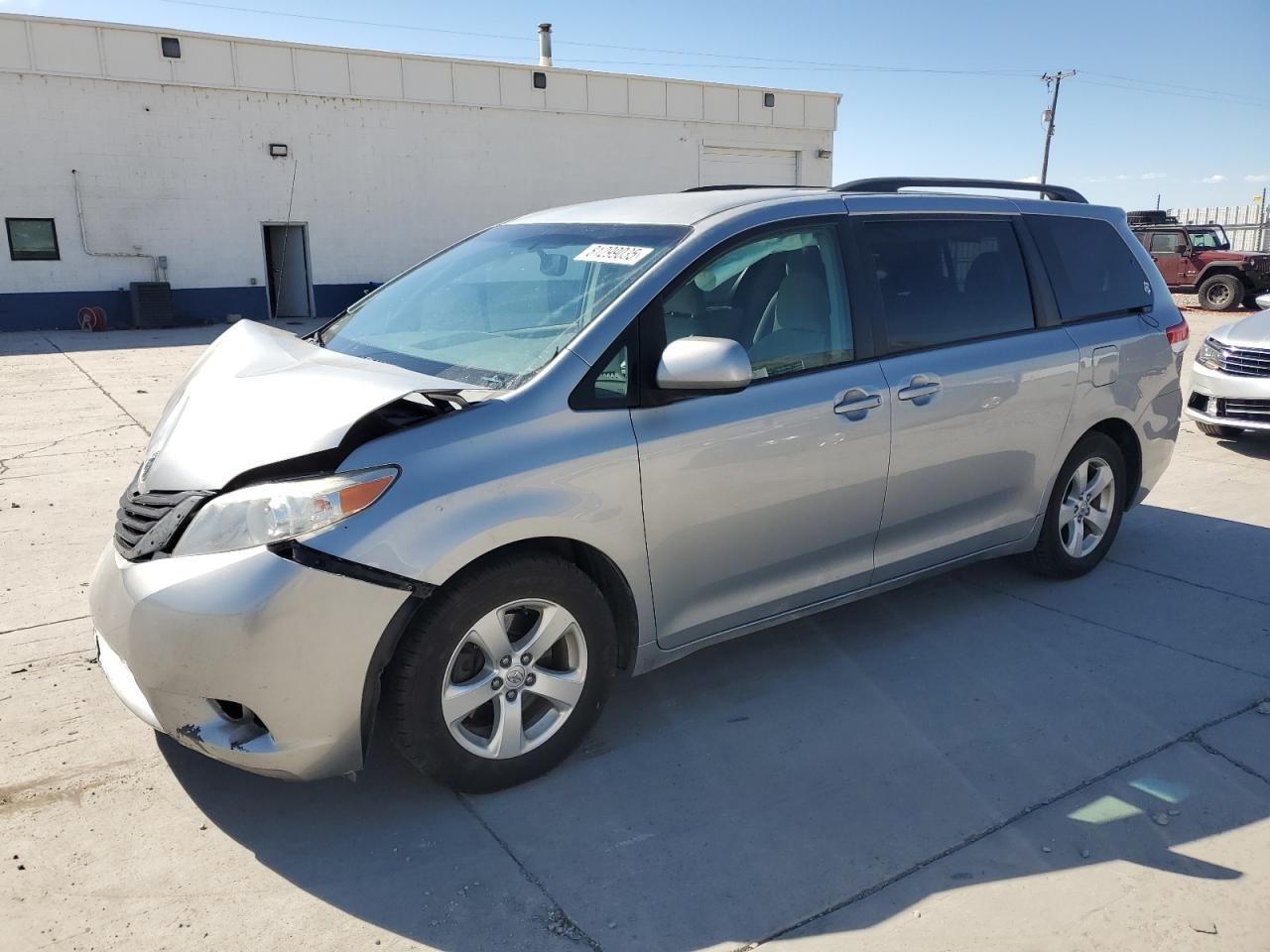 2014 TOYOTA SIENNA