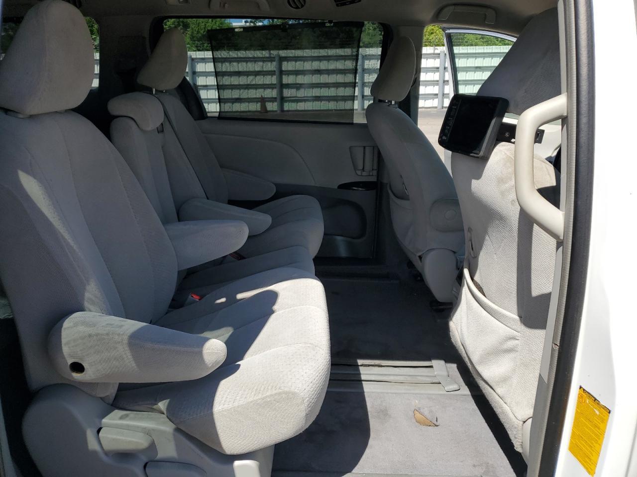 2013 TOYOTA SIENNA