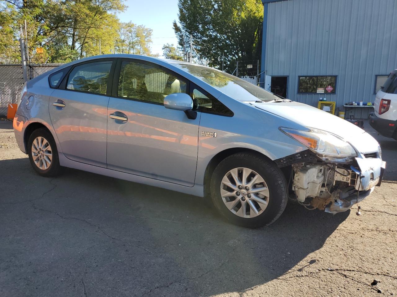 2014 TOYOTA Prius Plug-In